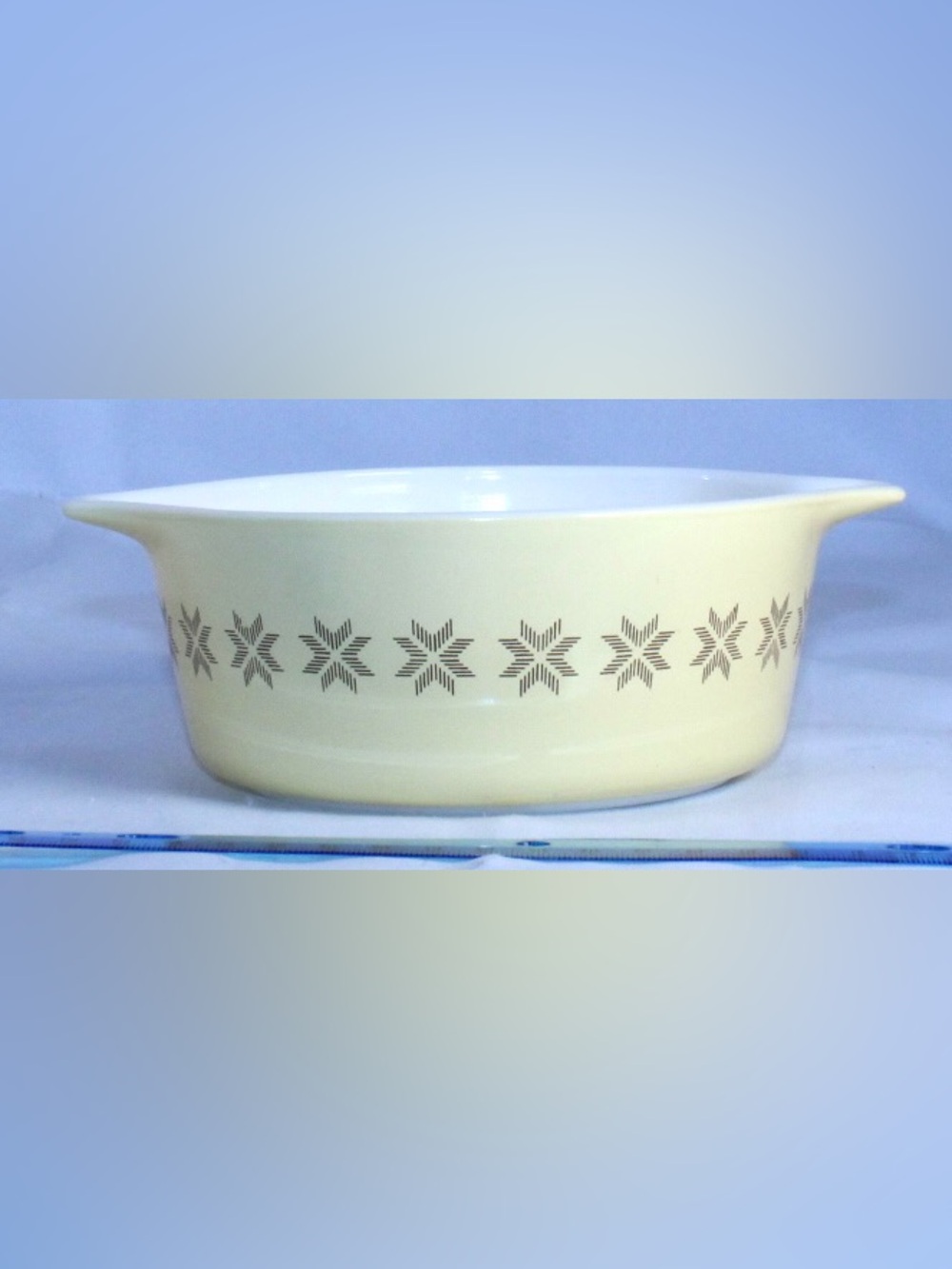 PYREX Vintage MCM “Town and Country” Cinderella 1.5 Pts. Casserole Harvest Gold